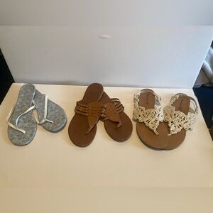3 pair bundle of flip flops